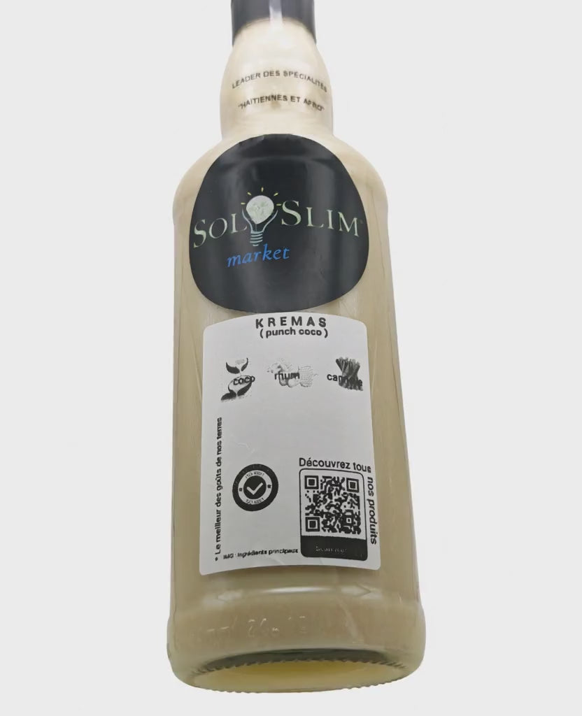 Charger la vidéo : Le Kremas Haïtien ( punch coco ) est une liqueur à base de rhum, coco, lait... Crémeuse et sucrée, parfaite pour cocktails, desserts ou dégustation pure.